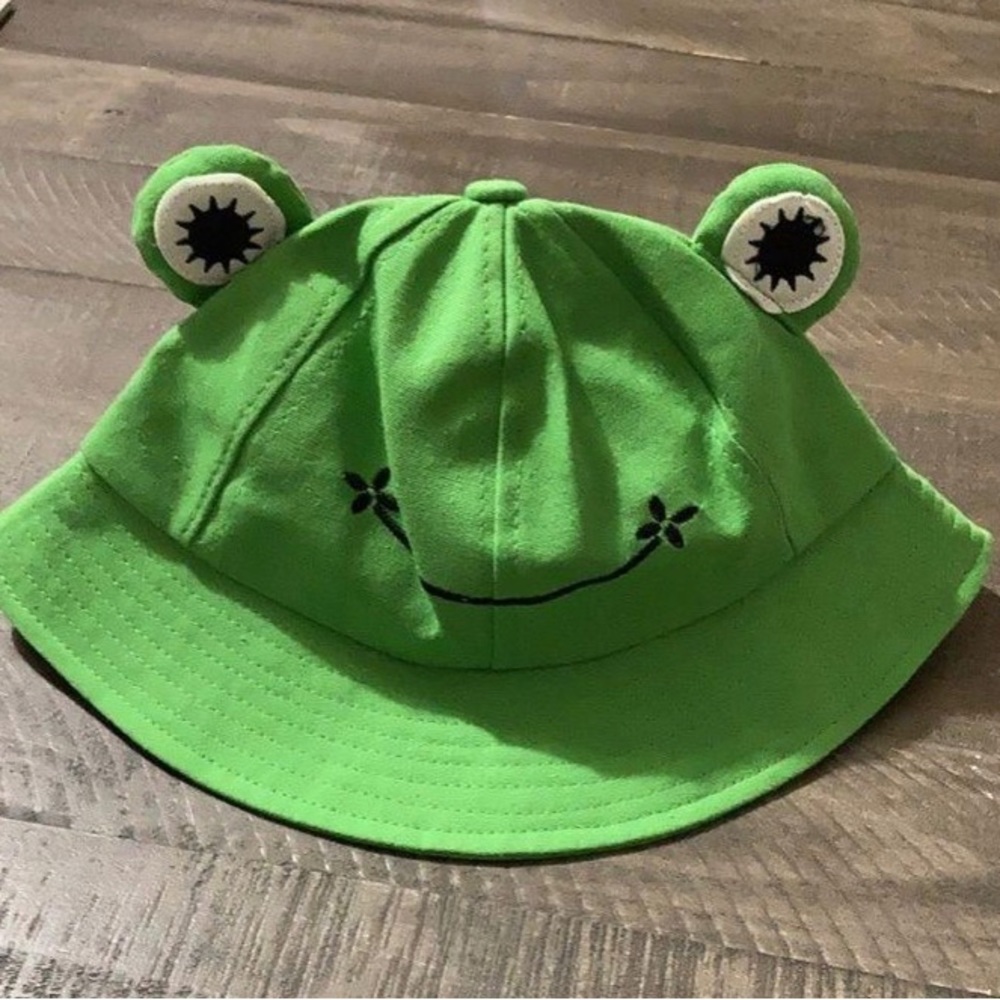 Green Frog Bucket Hat - Picture 2 of 3